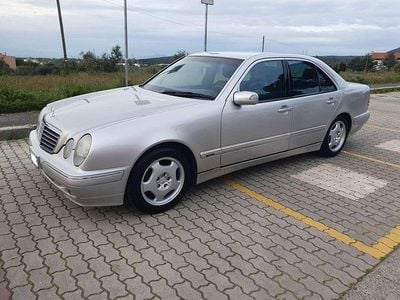 Usata Mercedes E200 Avantgarde 186 CV (136 kW) 2000 Argento Berlina