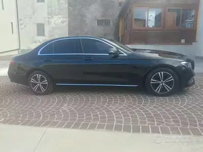 Usata Mercedes E200 Premium Plus 160 CV (117 kW) 2019 Nero Berlina