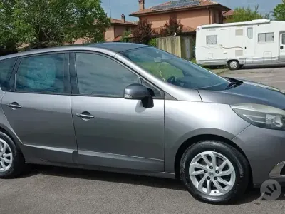 Käytetty Renault Scenic E-Tech 110 HP (80 kW) 2014 Harmaa Tila-auto