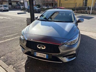Infiniti Q30