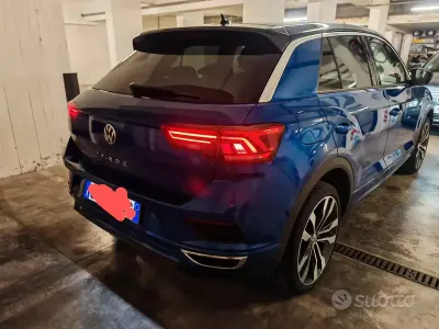 Usata VW T-Roc R-line 116 CV (85 kW) 2020 Bluazzurro SUV