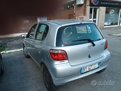 Usata Toyota Yaris 2002 Grigio Berlina