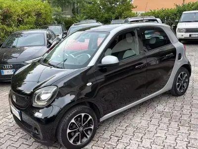Usata Smart ForFour Passion 71 CV (52 kW) 2015 Nero Utilitaria