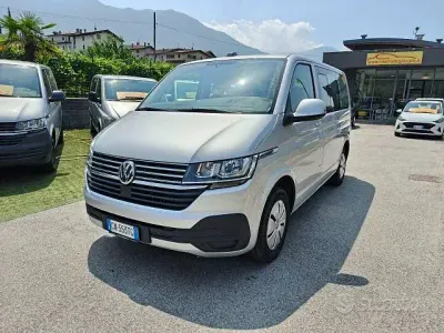 Usata VW Caravelle 150 CV (110 kW) 2023 Grigio Furgone