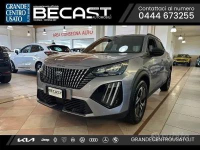 Usata Peugeot 2008 Allure 101 CV (74 kW) 2024 Grigio metallizzato SUV