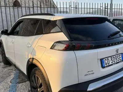 Usata Peugeot 2008 GT-line 131 CV (96 kW) 2020 SUV