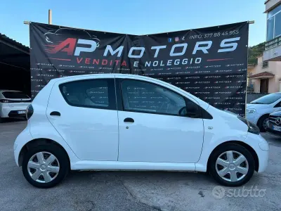 Usata Toyota Aygo Connect Style 68 CV (50 kW) 2011 Bianco Utilitaria