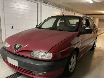 Usata Alfa Romeo 146 103 CV (75 kW) 1995 Rosso Utilitaria