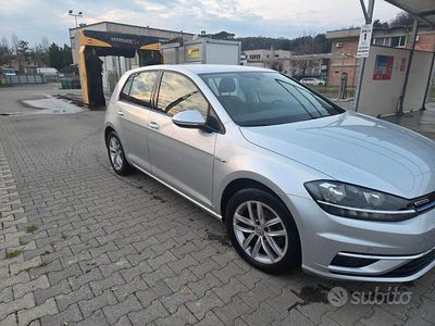 Usata VW Golf VII 110 CV (80 kW) 2019 Grigio Utilitaria