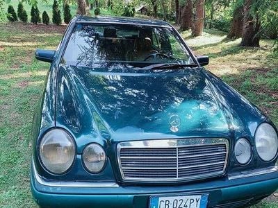 Usata Mercedes E220 Elegance 95 CV (69 kW) 2002 Verde Berlina