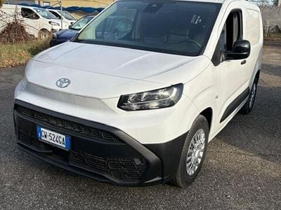 Begagnad Toyota Proace City City 56 kW (77 HK) 2024 Vit Minibuss