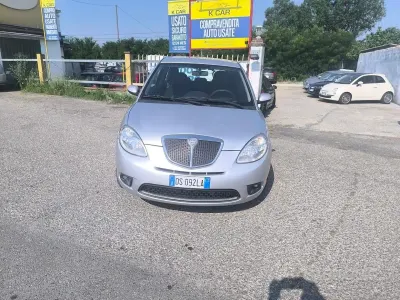 Usata Lancia Ypsilon 75 CV (55 kW) 2008 Grigio Utilitaria