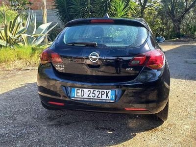 Usata Opel Astra 110 CV (80 kW) 2011 Nero Berlina