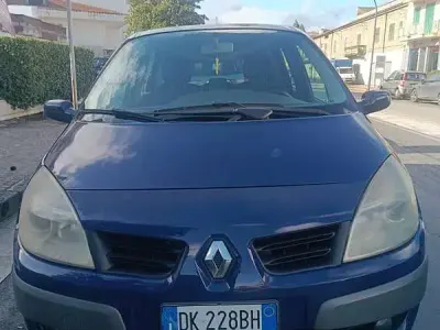 Usata Renault Scenic E-Tech Dynamique 105 CV (77 kW) 2009 Blu/azzurro Monovolume