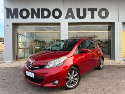 Usata Toyota Yaris Style 99 CV (72 kW) 2012 Rosso Utilitaria