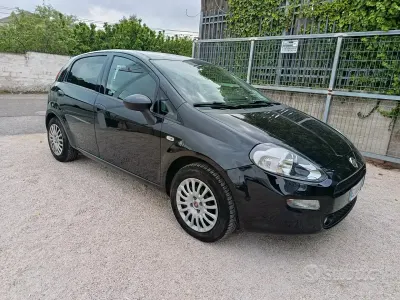 Usado Fiat Punto Street 77 CV (56 kW) 2015 Negro Utilitario