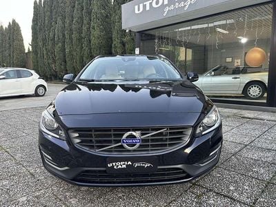 Usata Volvo V60 Ocean Race 120 CV (88 kW) 2017 Blu/azzurro Station wagon