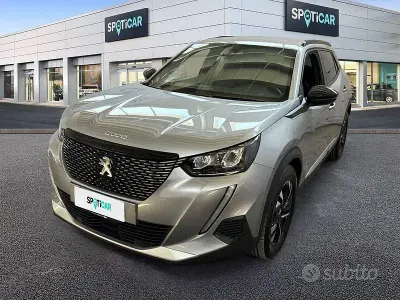 Usata Peugeot 2008 Allure 102 CV (75 kW) 2023 Grigio SUV
