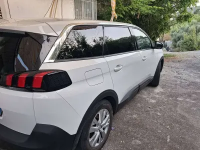 Usata Peugeot 5008 Allure 131 CV (96 kW) 2019 Bianco SUV