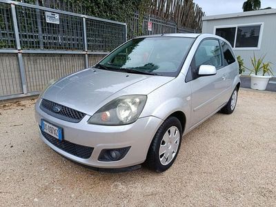 Usata Ford Fiesta 68 CV (50 kW) 2008 Argento Utilitaria