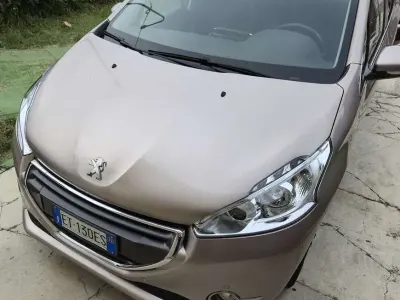 Usata Peugeot 208 Allure 82 CV (60 kW) 2013 Bronzo Utilitaria