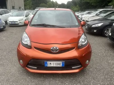Usata Toyota Aygo Edition 68 CV (50 kW) 2012 Arancione Utilitaria