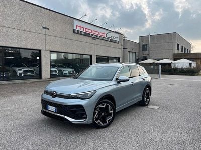 Usata VW Tiguan R-line Plus 150 CV (110 kW) 2024 Grigio SUV