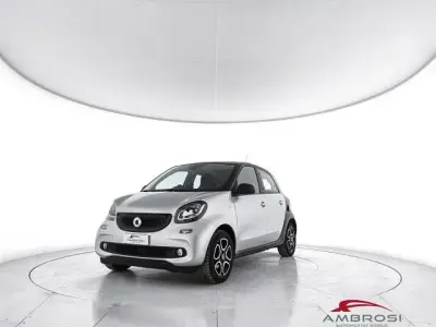 Begagnad Smart ForFour Passion 71 HK (52 kW) 2018 Grå Halvkombi