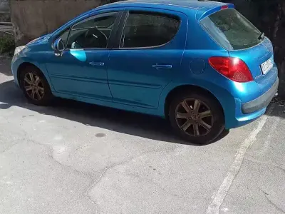 Usata Peugeot 207 90 CV (66 kW) 2007 Blu Berlina