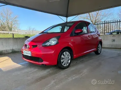 Usata Toyota Aygo 68 CV (50 kW) 2008 Rosso Utilitaria
