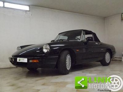 Begagnad Alfa Romeo Spider 109 HK (80 kW) 1991 Svart Cab