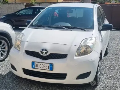Begagnad Toyota Yaris 69 HK (50 kW) 2011 Vit Halvkombi