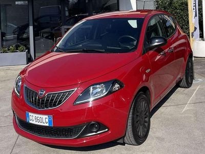 Usata Lancia Ypsilon Silver 69 CV (50 kW) 2021 Rosso Utilitaria