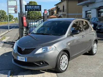 Usata Lancia Ypsilon Gold 95 CV (69 kW) 2017 Grigio Utilitaria