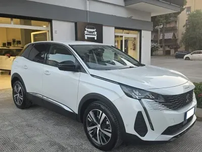 Usata Peugeot 3008 Allure 131 CV (96 kW) 2022 Bianco SUV
