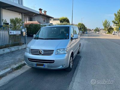 Usata VW Multivan Comfortline 174 CV (127 kW) 2004 Grigio Furgone