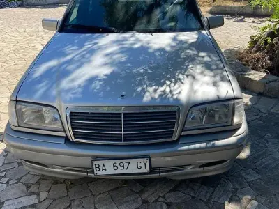 Usata Mercedes C200 122 CV (89 kW) 1998 Grigio Berlina