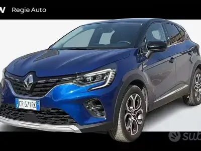 Usata Renault Captur Intens 101 CV (74 kW) 2023 Blu scuro SUV