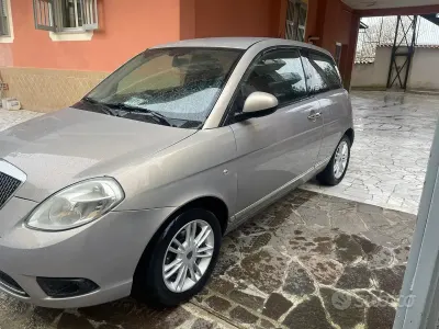 Usata Lancia Ypsilon 69 CV (50 kW) 2004 Grigio Utilitaria