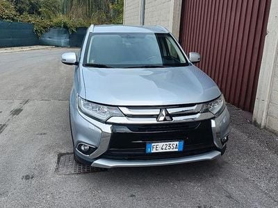 Usata Mitsubishi Outlander 150 CV (110 kW) 2016 Grigio SUV