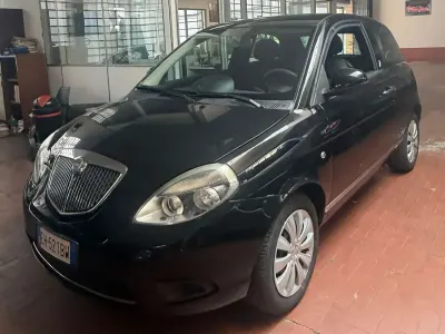 Usata Lancia Ypsilon 69 CV (50 kW) 2011 Nero Utilitaria