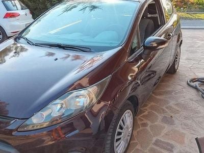 Usata Ford Fiesta 75 CV (55 kW) 2010 Rosso Utilitaria