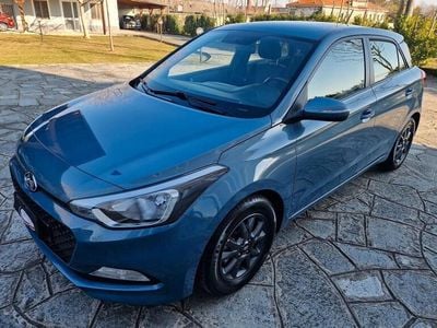 Usata Hyundai i20 Blackline 73 CV (53 kW) 2017 Blu Berlina