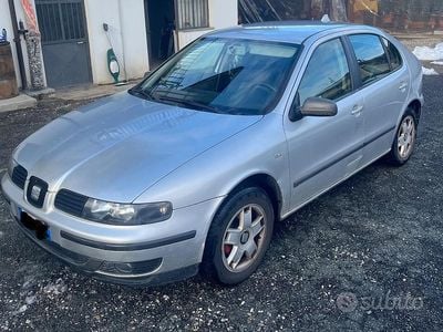 Usata Seat Leon Sport 101 CV (74 kW) 2000 Grigio Berlina