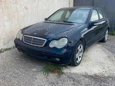 Usata Mercedes C200 75 CV (55 kW) 2004 Blu Berlina