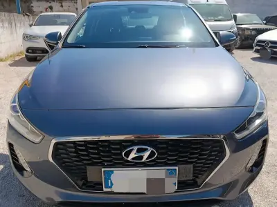 Usata Hyundai i30 Comfort 110 CV (80 kW) 2017 Grigio Berlina
