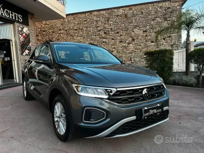 Usata VW T-Roc 150 CV (110 kW) 2023 Grigio SUV