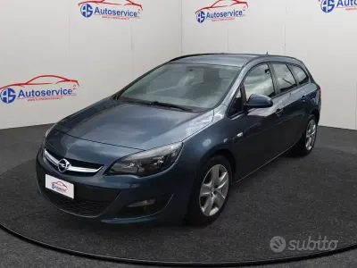 Usata Opel Astra 140 CV (102 kW) 2015 Bluazzurro Station wagon