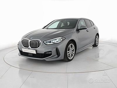 Begagnad BMW 118 M Sport 150 HK (110 kW) 2023 Grå Halvkombi
