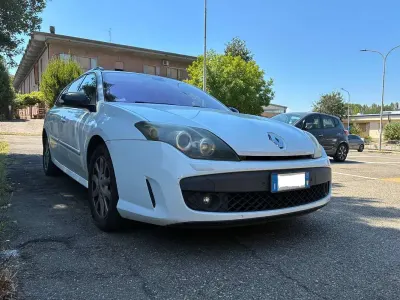 Usata Renault Laguna III 150 CV (110 kW) 2010 Bianco Station wagon